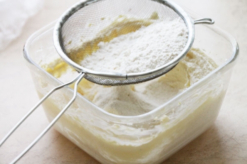 всипаємо борошно