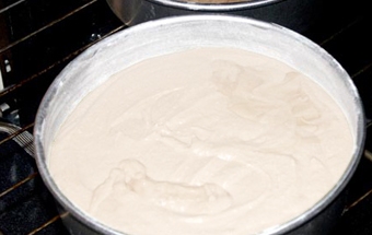 запікаємо коржі