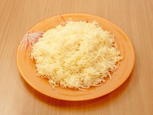 натираємо сир