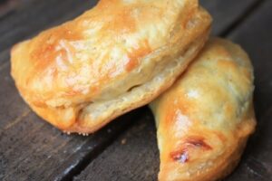 Пиріжки з м&;ясом з готового тіста