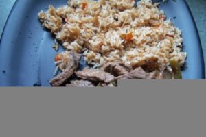 Розсипчастий рис з овочами