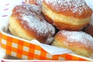 Пончики з заварним кремом