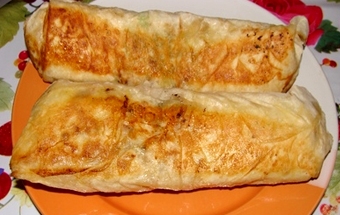 Човники м'ясні і сирні з лаваша