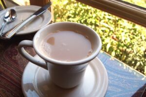 Чай з пелюстками троянд і м&;ятою