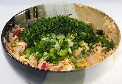 зелень в салаті