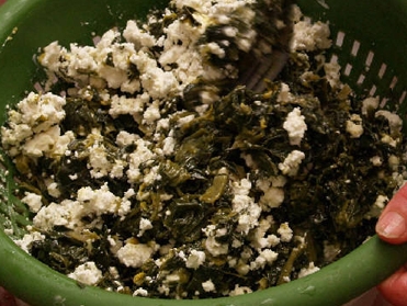 сирну масу перемішуємо з овочевою начинкою