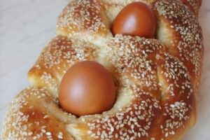 Грецький великодній пиріг