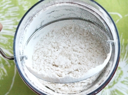 просіваємо борошно