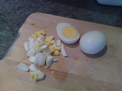 яйця нарізаємо дрібно