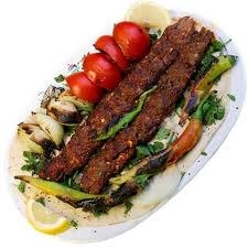 подаємо люля-кебаб зі свинини