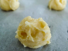 викладаємо тісто на деко