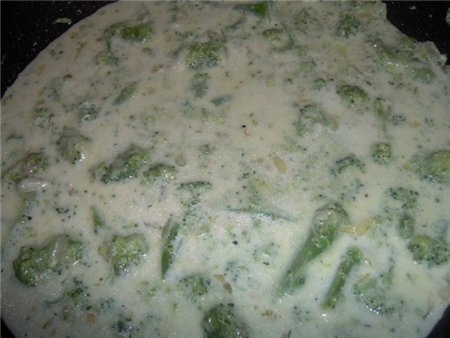 вершковий соус з брокколі