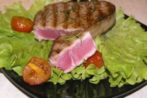 Стейки з тунця