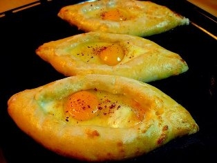 подаємо аджарські хачапурі «Човника»