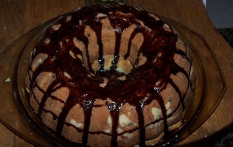 поливаємо кекс сиропом-заливкою