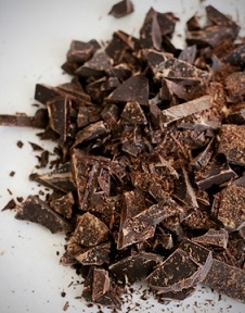 Подрібнюємо шоколад